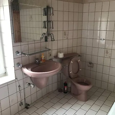 5-zimmer-wohnung Fuer Monteure In Lägenhet *